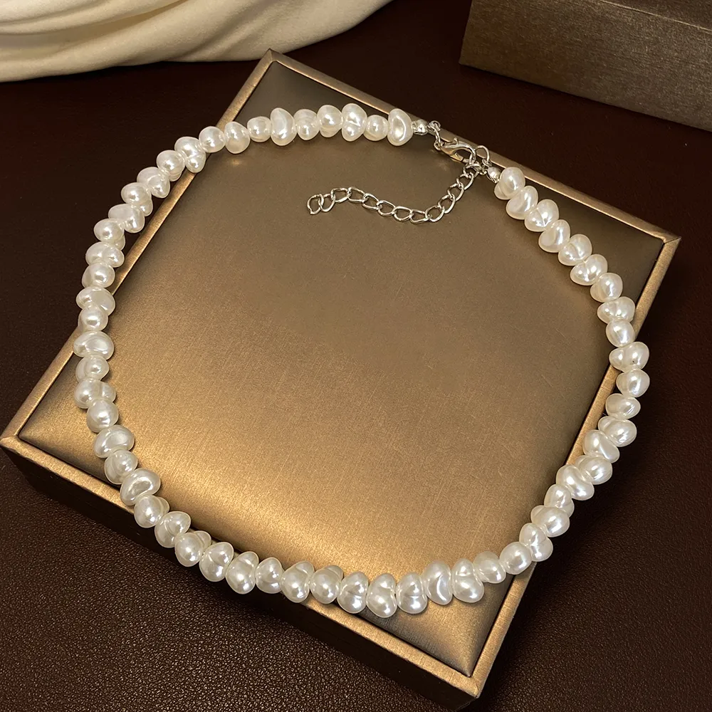 Collier Sophistiqué Orné de Perles