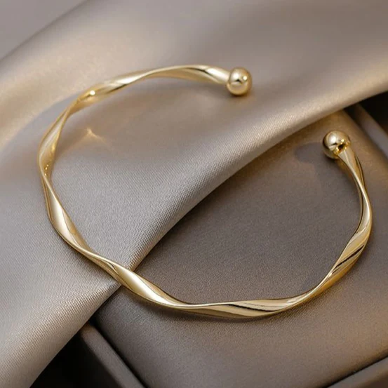 Élégant Bracelet Ouvert en Or