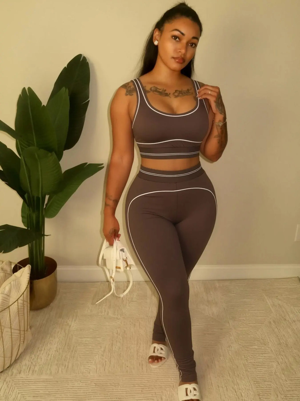Ensemble Débardeur et Pantalon de Sport – Tenue Ajustée Activewear