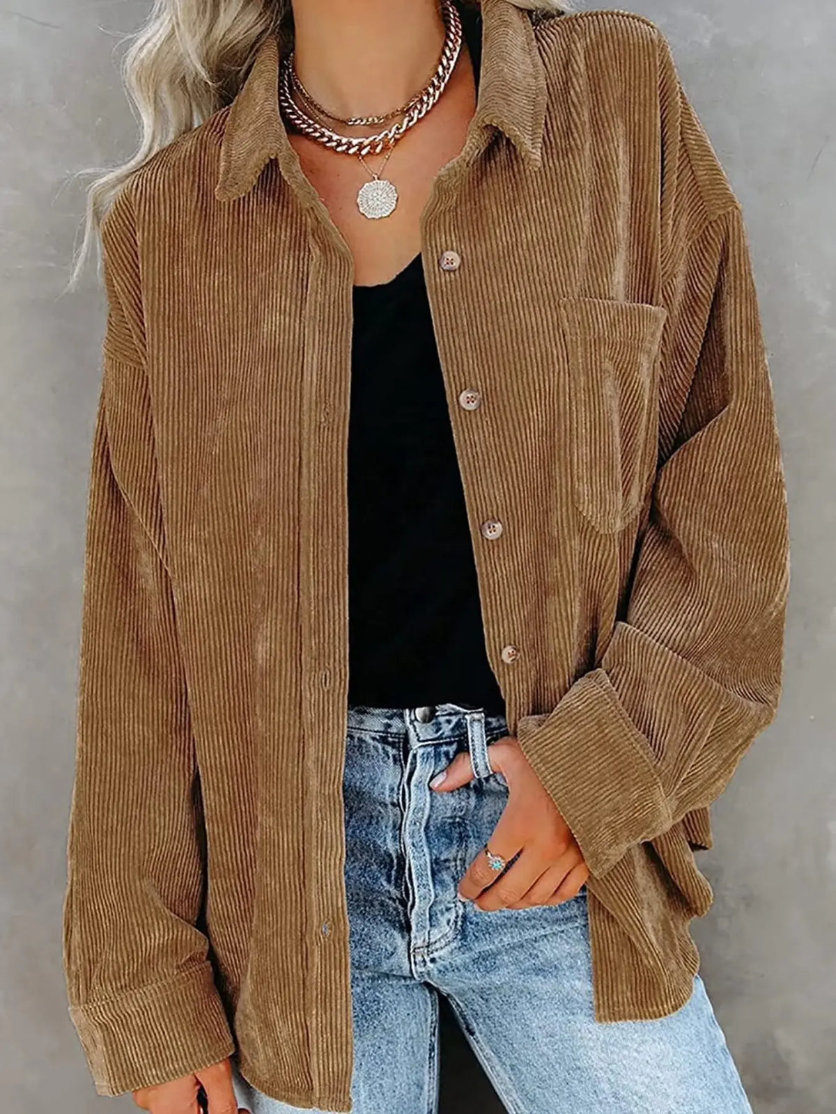 Chemise en Velours Côtelé Boutonnée – Coupe Oversize à Manches Longues