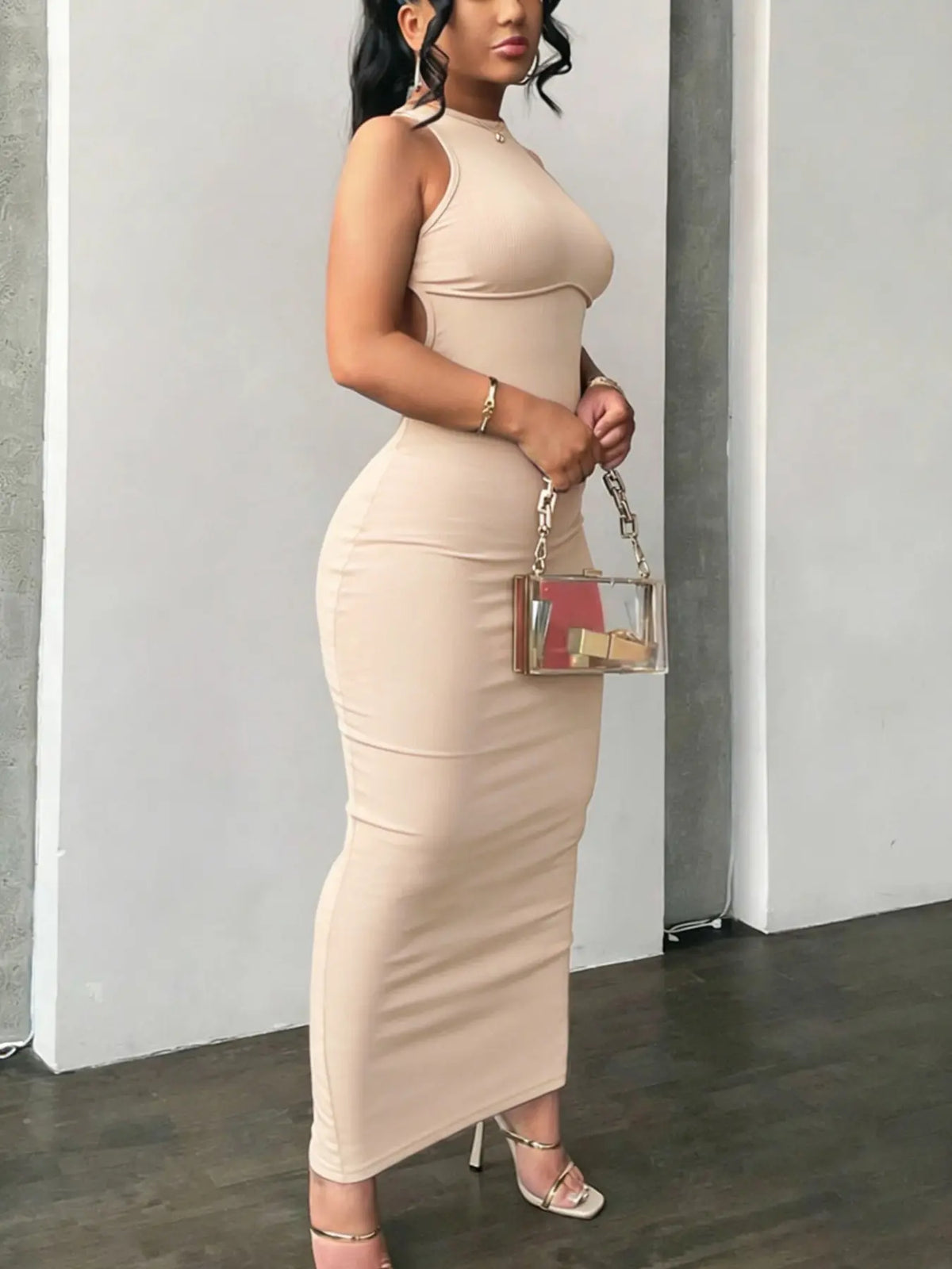 Robe Longue Moulante Dos Nu Croisé – Col Rond avec Découpes