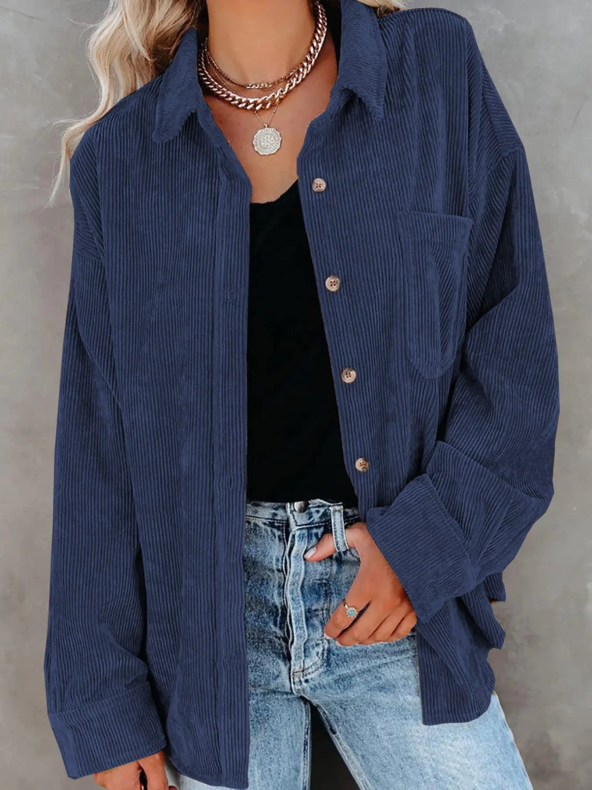 Chemise en Velours Côtelé Boutonnée – Coupe Oversize à Manches Longues