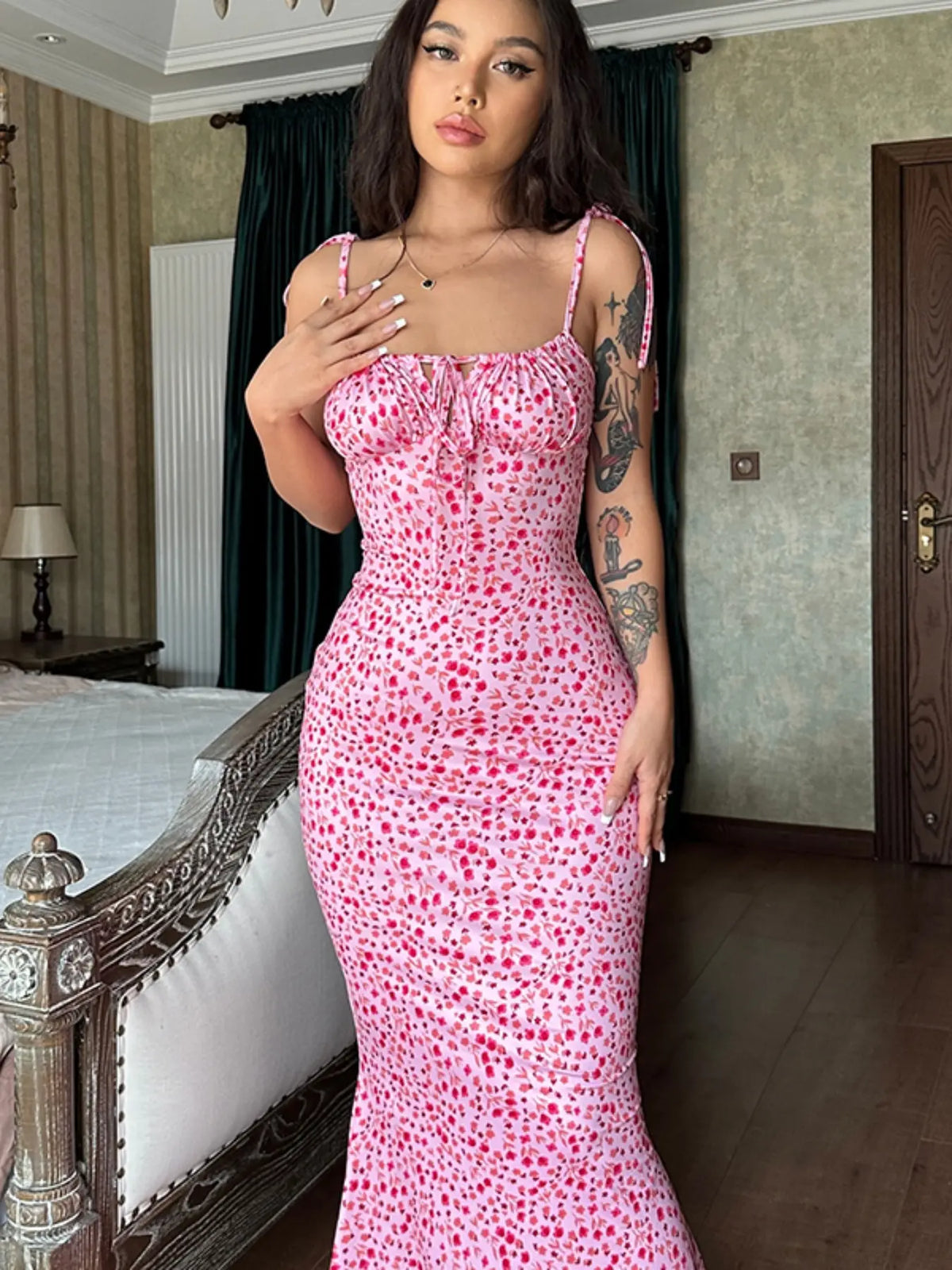 Robe Longue Sirène Fleurie Dos Nu – Bretelles à Nouer, Coupe Moulante