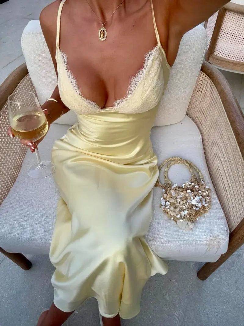 Robe en Dentelle Dos Nu Élégante – Coupe Ajustée Trapèze à Dos Croisé