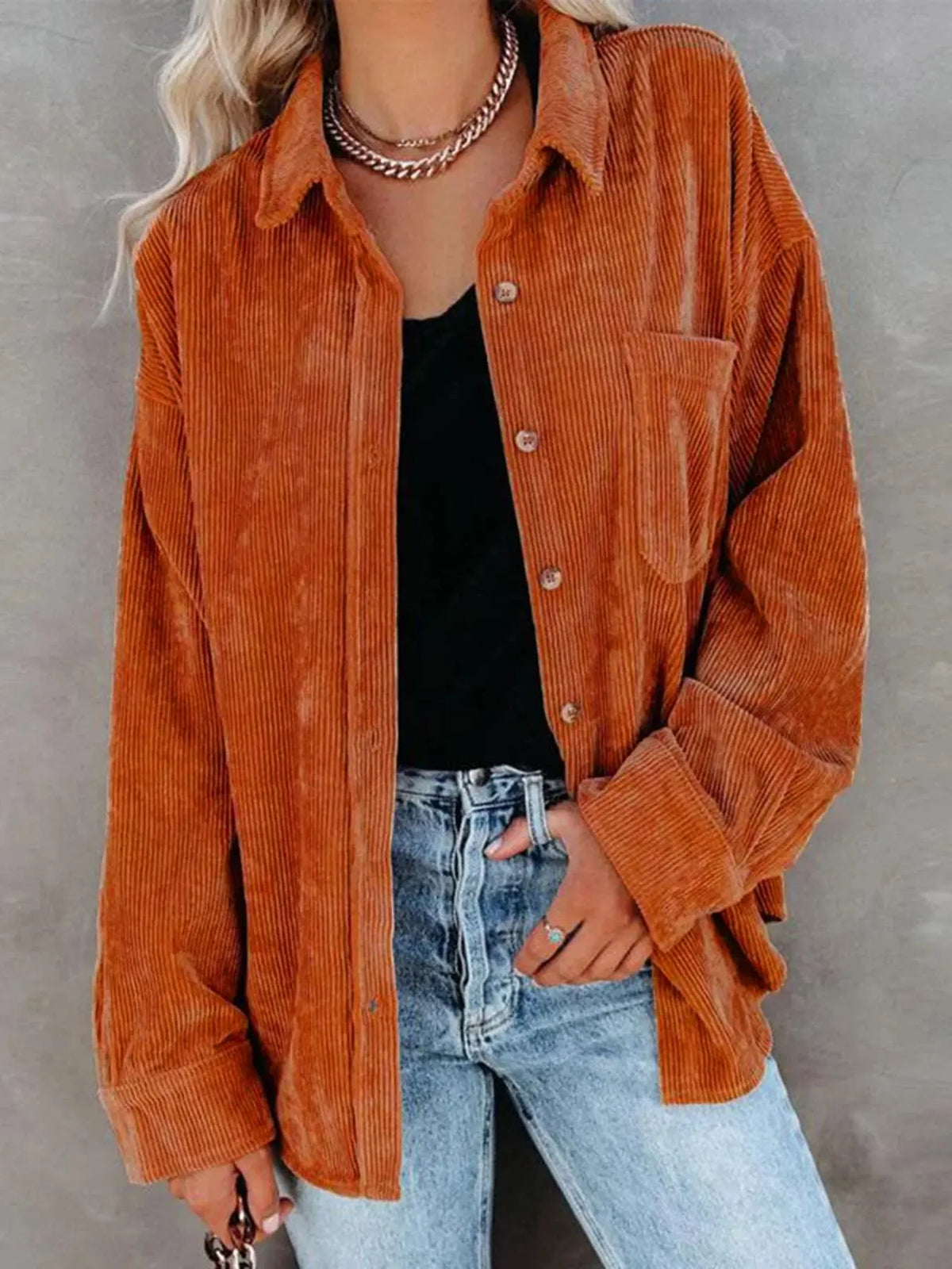 Chemise en Velours Côtelé Boutonnée – Coupe Oversize à Manches Longues