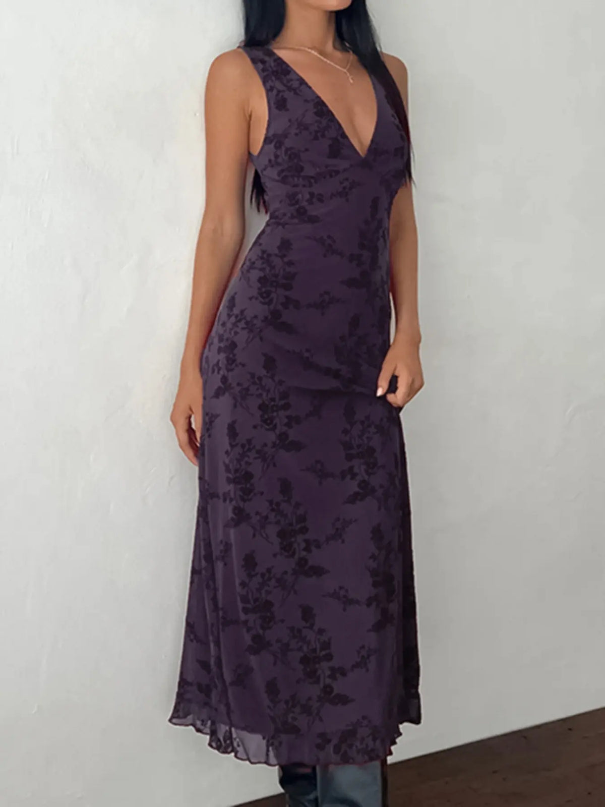 Robe Longue Trapèze en Maille Fleurie – Col V Plongeant Moulant