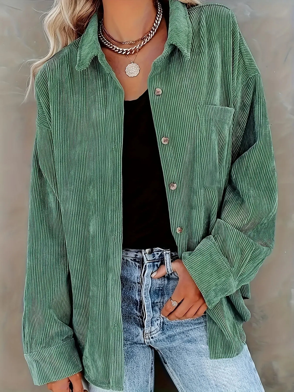Chemise en Velours Côtelé Boutonnée – Coupe Oversize à Manches Longues