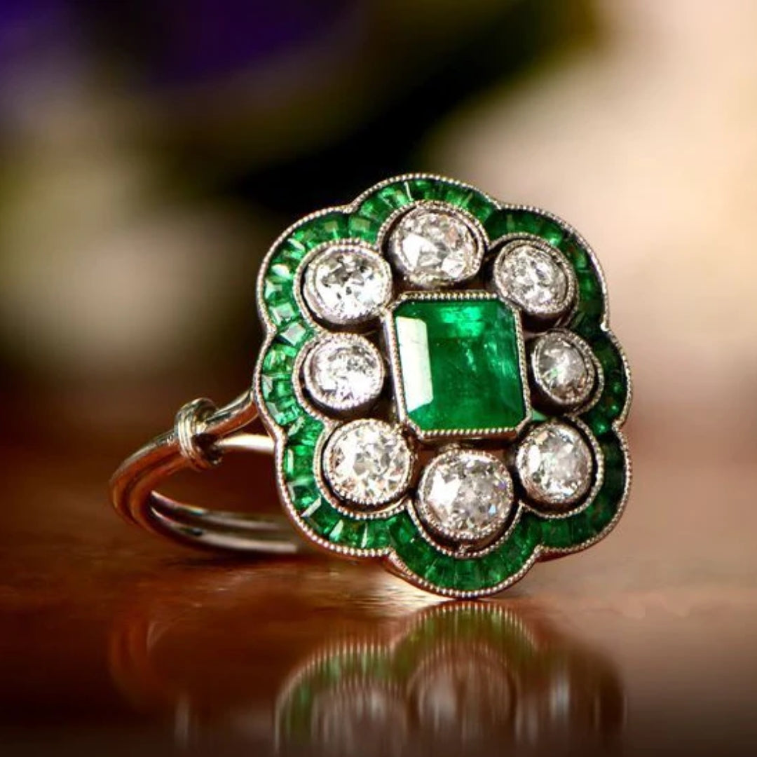Bague Vintage Ornée d’Émeraude