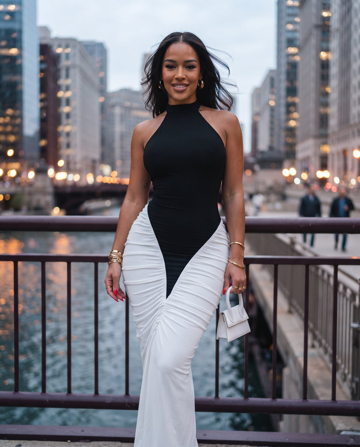 Robe Longue Moulante Color Block – Dos Nu Élégant avec Encolure Licou