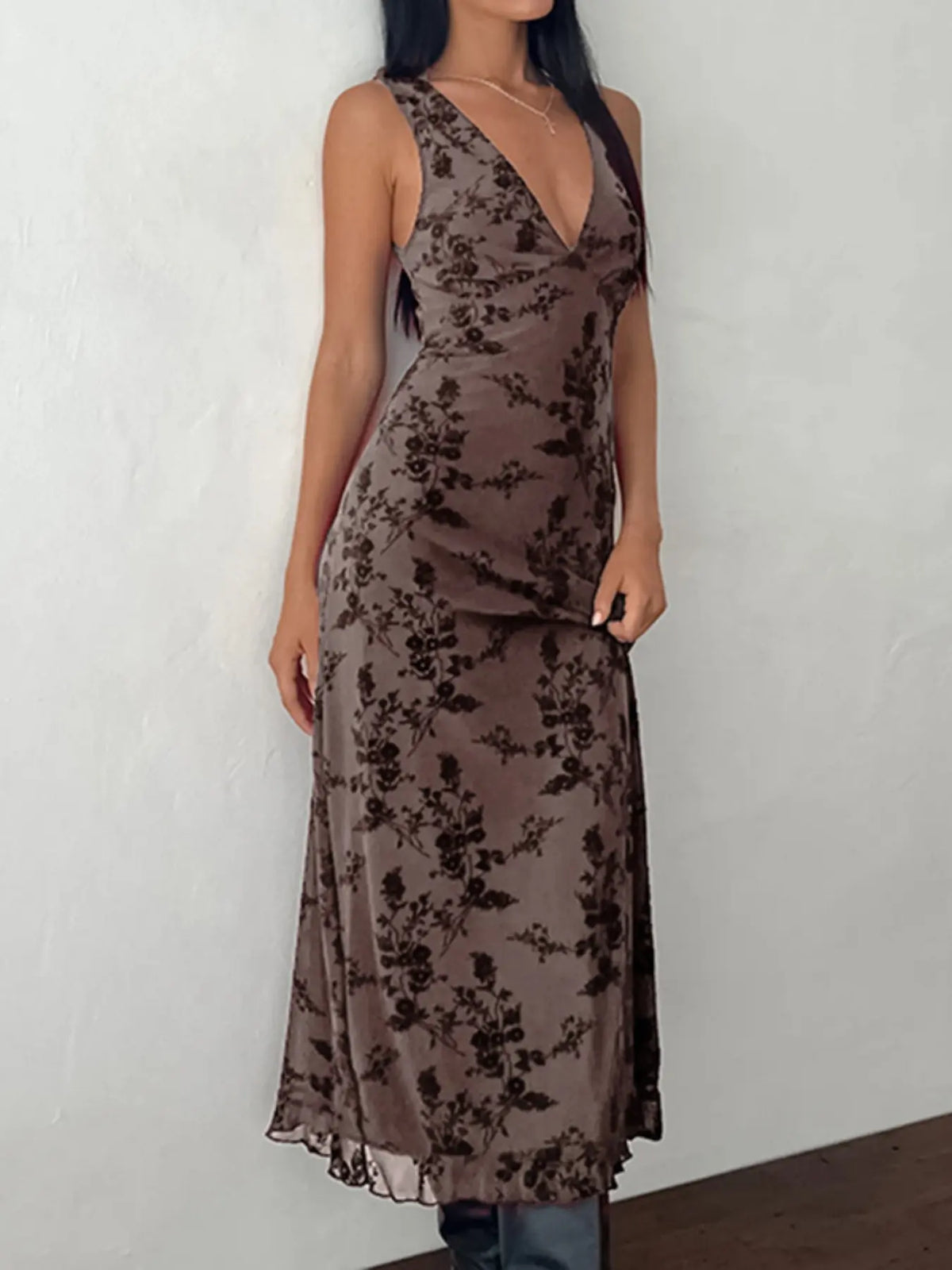 Robe Longue Trapèze en Maille Fleurie – Col V Plongeant Moulant