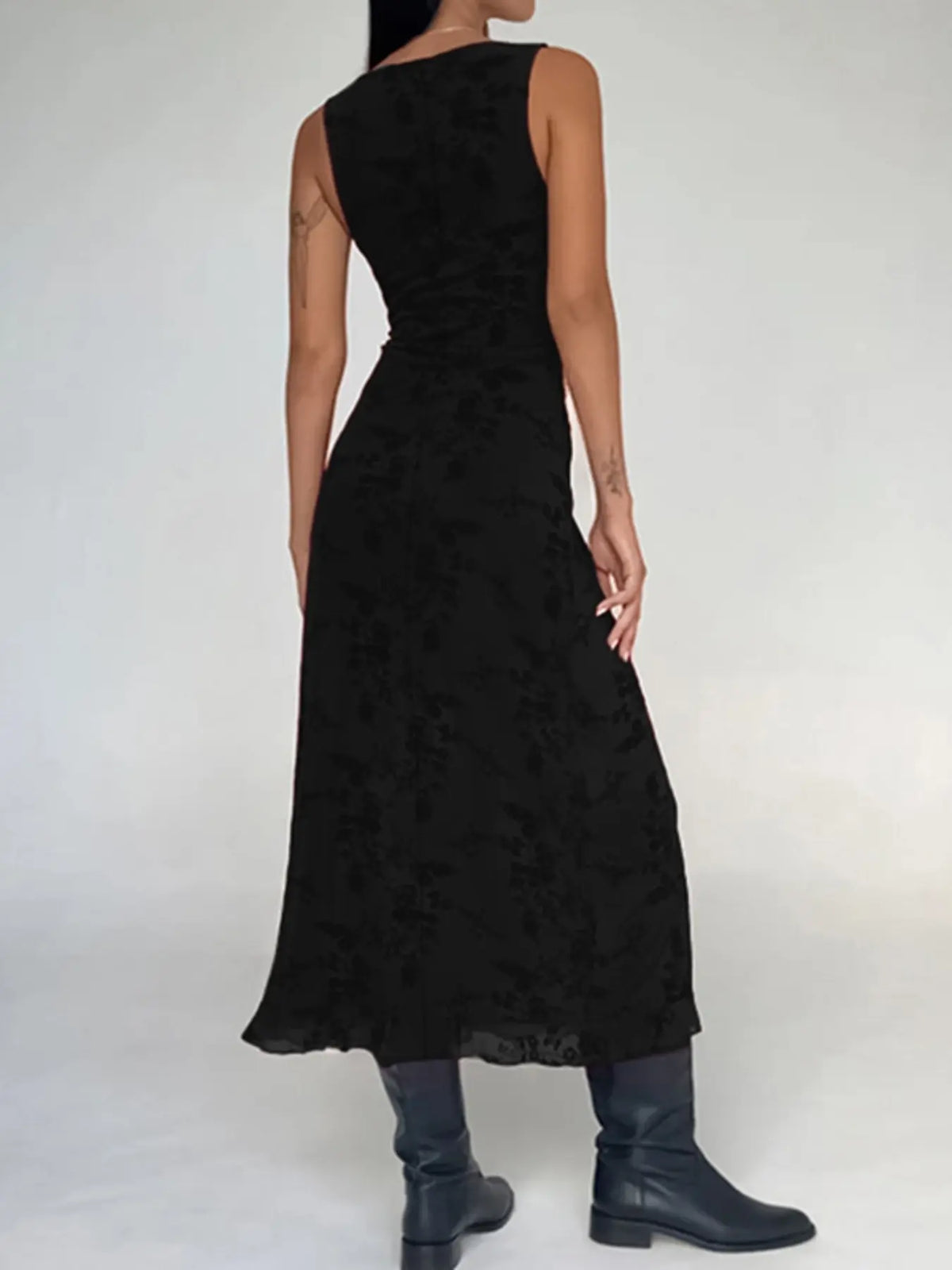 Robe Longue Trapèze en Maille Fleurie – Col V Plongeant Moulant