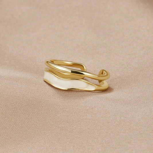 Élégante Bague Or Ornée d’Émail Blanc