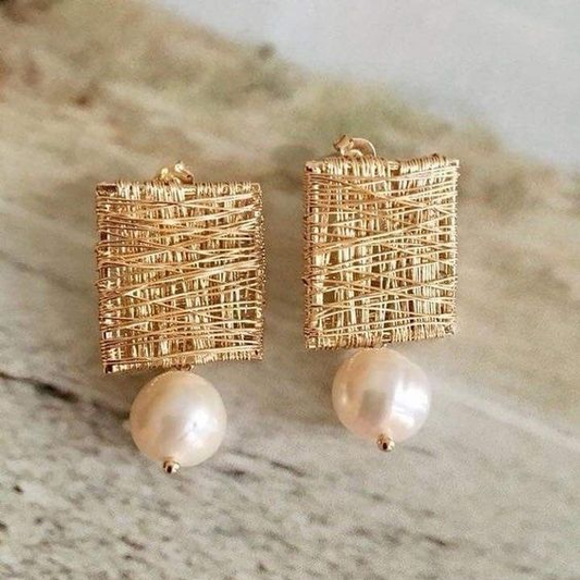 Boucles d’Oreilles Vintage Fil d’Or Ornées de Perles