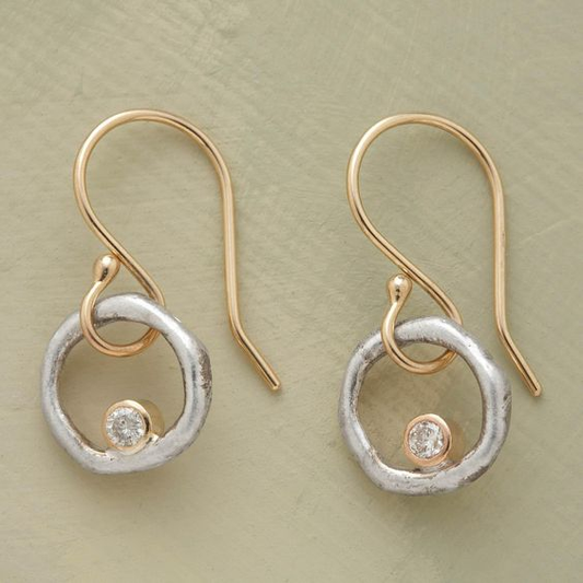 Boucles d’Oreilles Vintage en Or et Argent Ornées d’un Zircon
